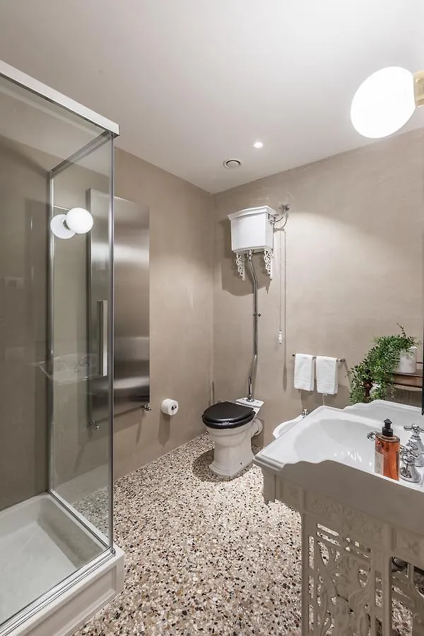 Exquisite Pied-A-Terre With Balcony Apartamento Veneza 0*,
