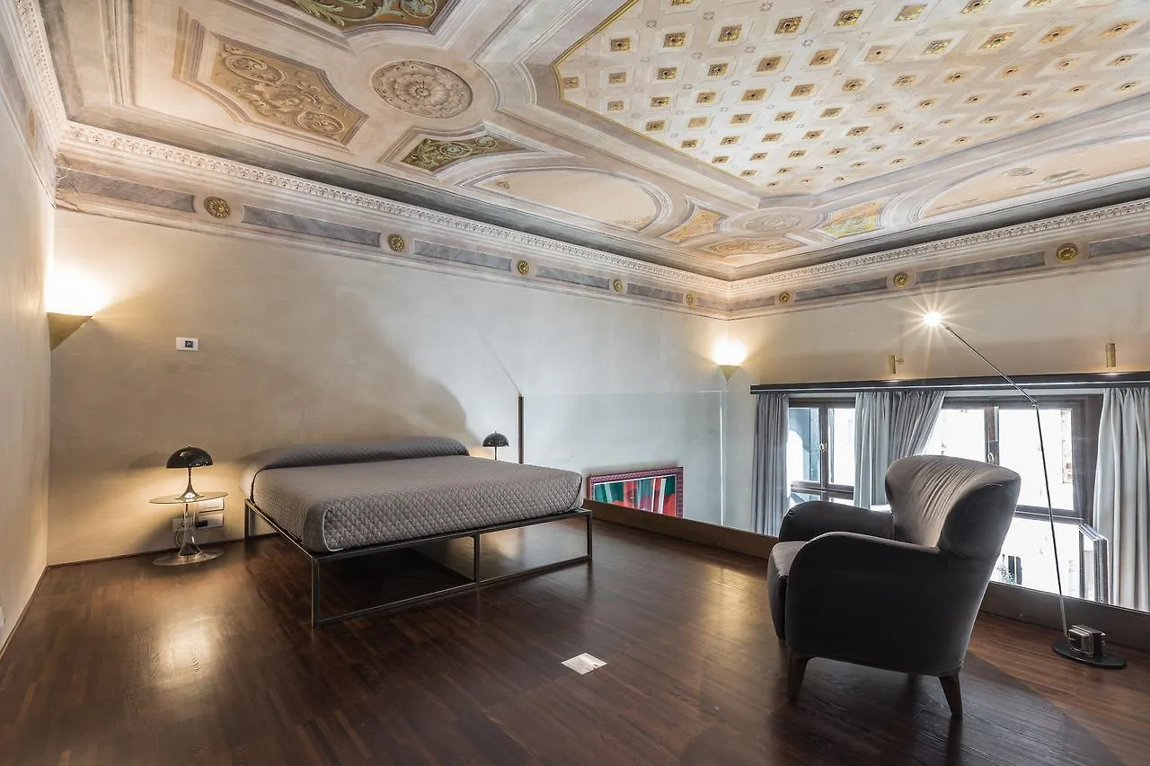 Exquisite Pied-A-Terre With Balcony Apartment Venice Italy