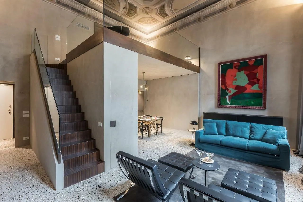 Exquisite Pied-A-Terre With Balcony Apartamento Veneza