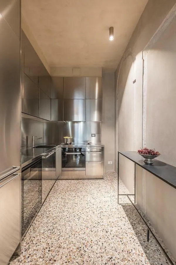 Exquisite Pied-A-Terre With Balcony Apartamento Veneza