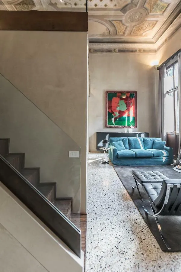Exquisite Pied-A-Terre With Balcony Apartment Venice Italy