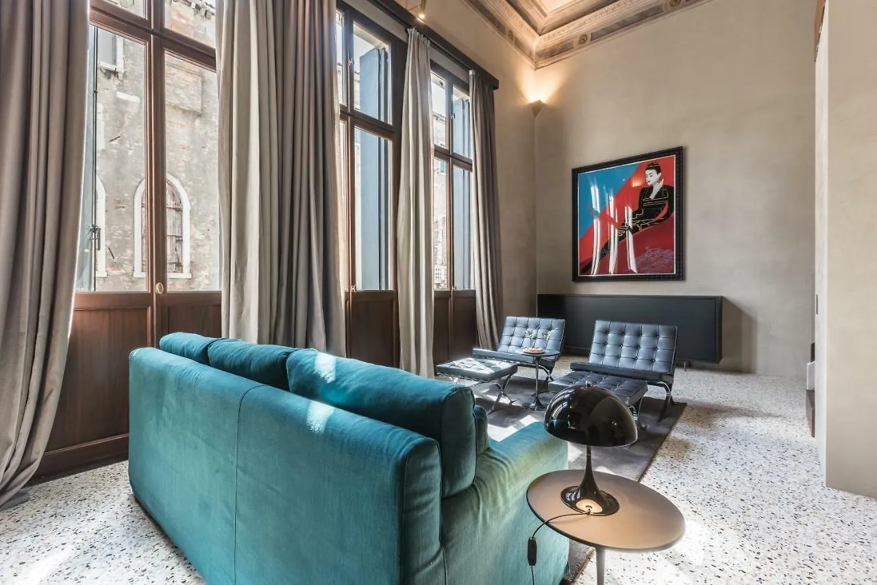 Exquisite Pied-A-Terre With Balcony Apartment Venice 0*,