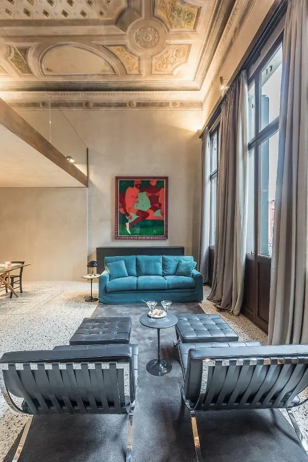 Exquisite Pied-A-Terre With Balcony Apartment Venice 0*,  Italy