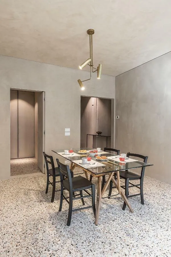 Exquisite Pied-A-Terre With Balcony Apartamento Veneza Itália